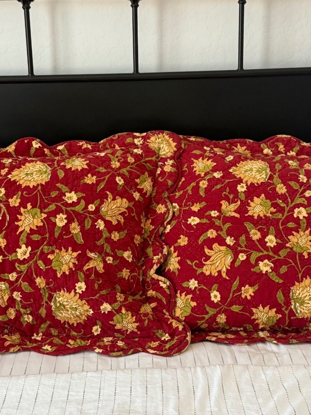 2 POTTERY BARN Collette Quilted Palampore Scalloped Standard Shams 25 x 30.5